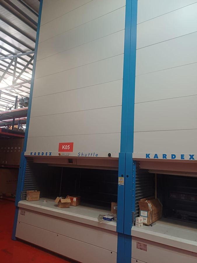 Kardex Shuttle XP dikey depolama makinesi — fotoğraf 2