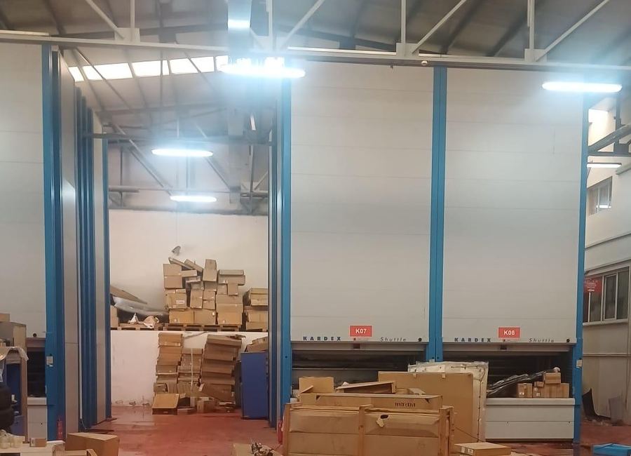 Kardex Shuttle XP dikey depolama makinesi — fotoğraf 4